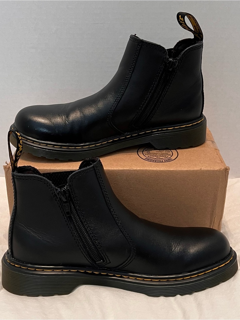 Youth Dr. Marten's Chelsea Boot 2976 j